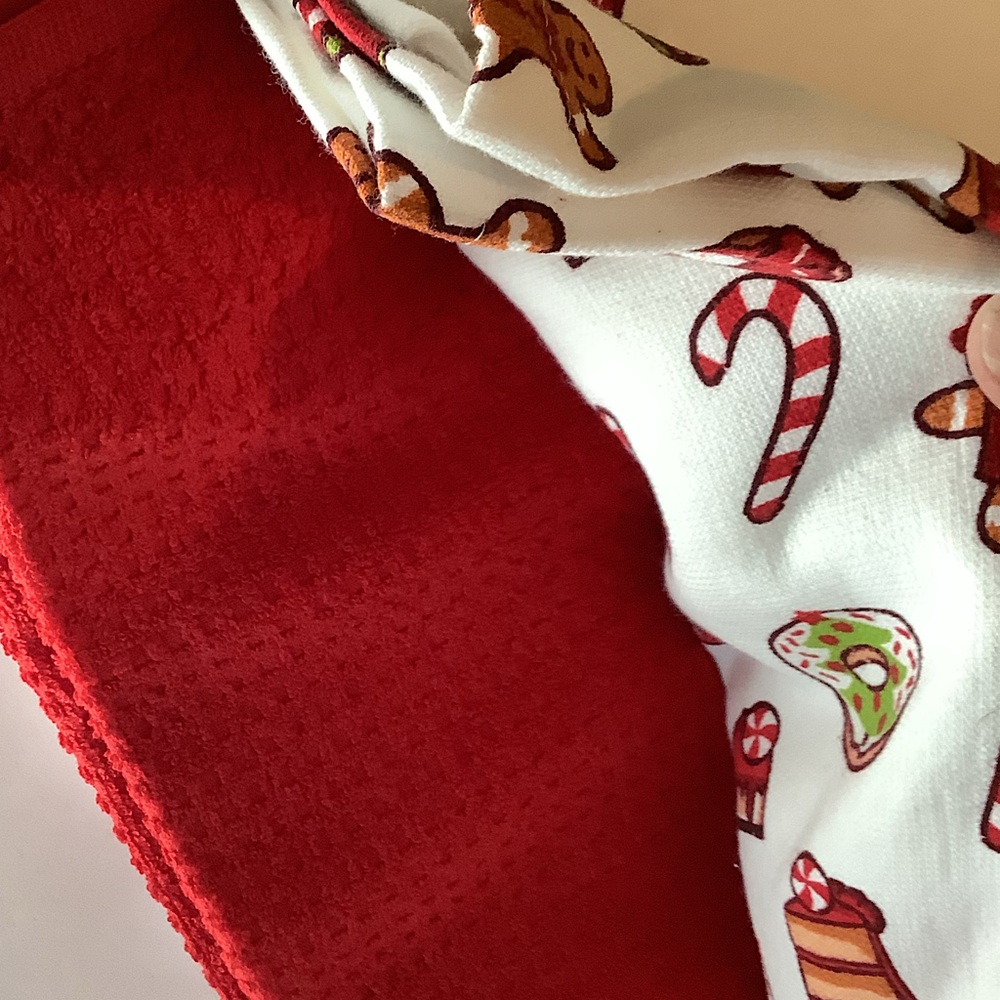 What Happens At Gigi’s Stays At Gigi’s Holiday Kitchen Towels 3 Pack New - Picture 3 of 3